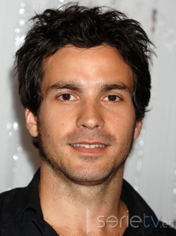 Santiago Cabrera - actor de series de TV